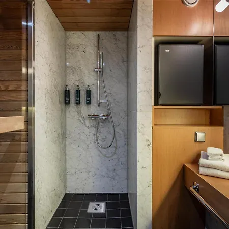 ホテル ヒルトン カラスタヤトロッパ ヘルシンキ