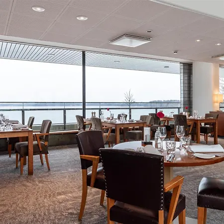 ホテル ヒルトン カラスタヤトロッパ